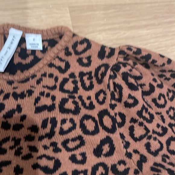 Janie and Jack Leopard print sweater with puff sleeve - Picture 2 of 5